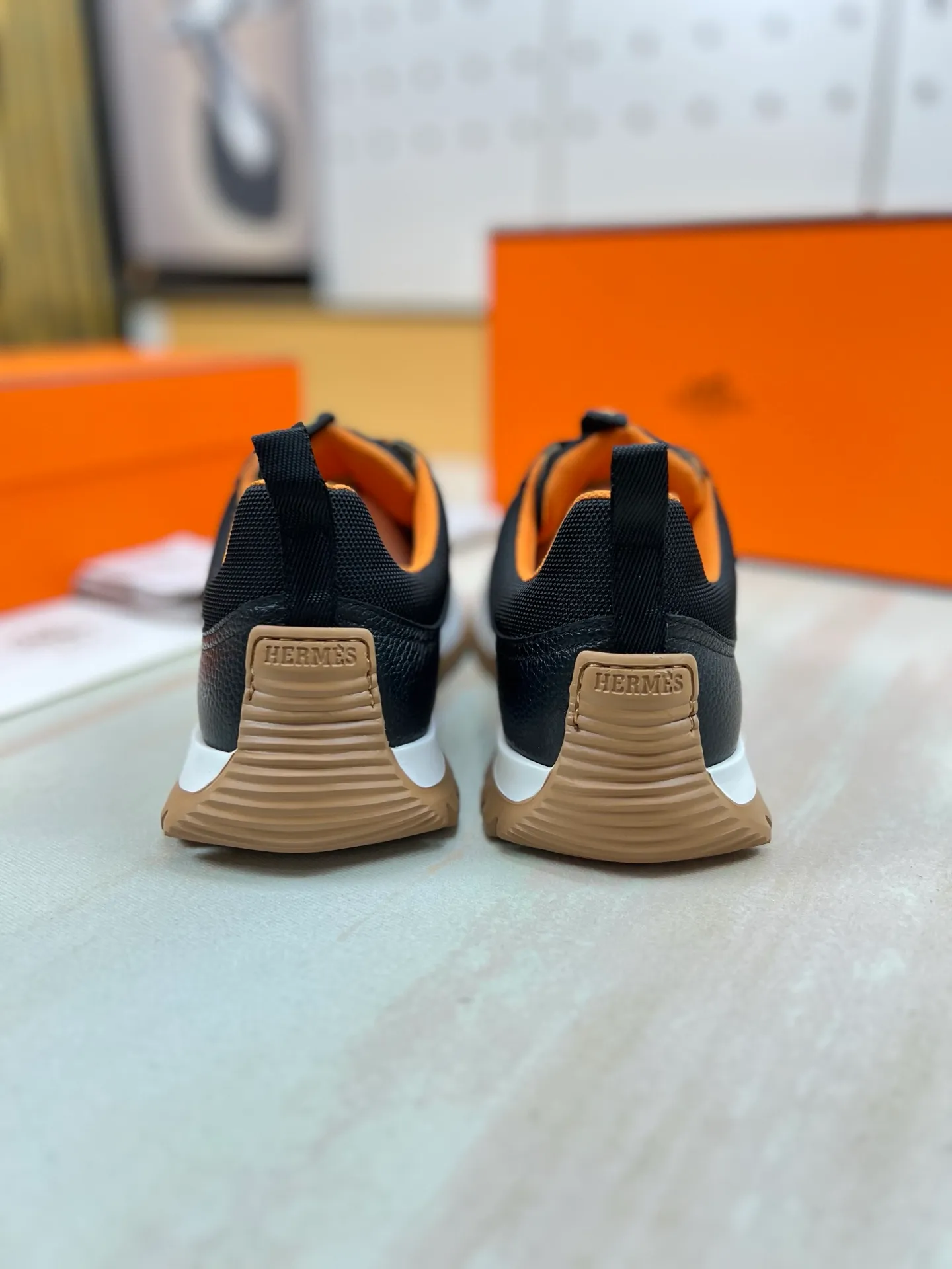 Factory price 640💰Hermes Jimmy men's sneakers, Hermes high-tech canvas and suede goatskin sneakers with grooved rubber soles. Create a modern hiking style. Honey-colored rubber sole, white rubber midsole, pumpkin-colored high-tech canvas lining Size: 38-44 (45 customized)